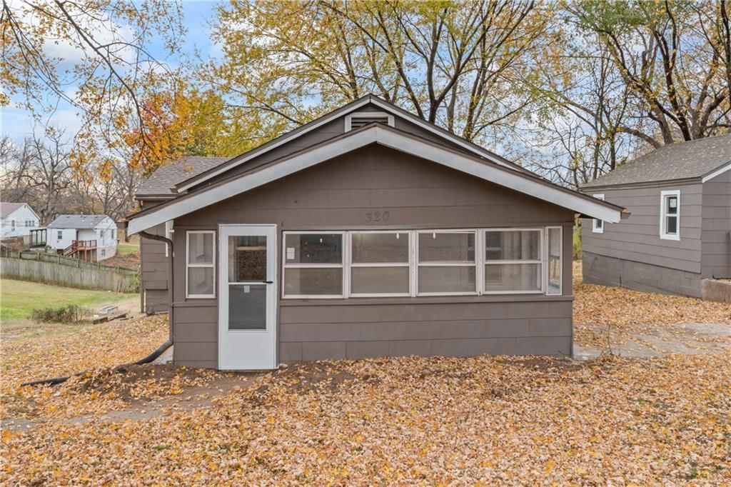 320 N Cedar Avenue — photo 2