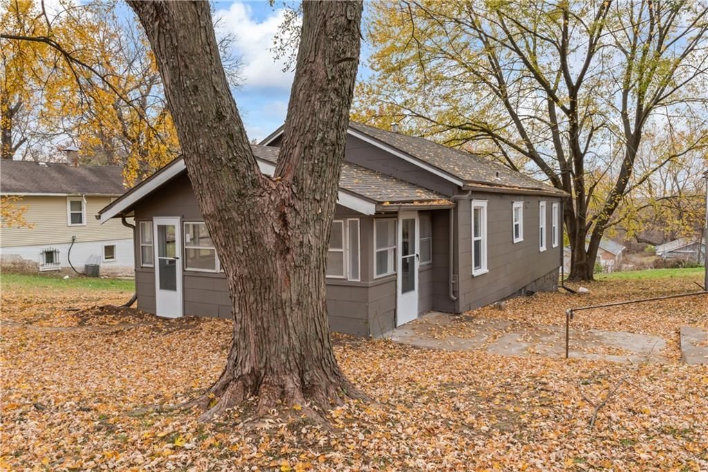320 N Cedar Avenue — photo 4
