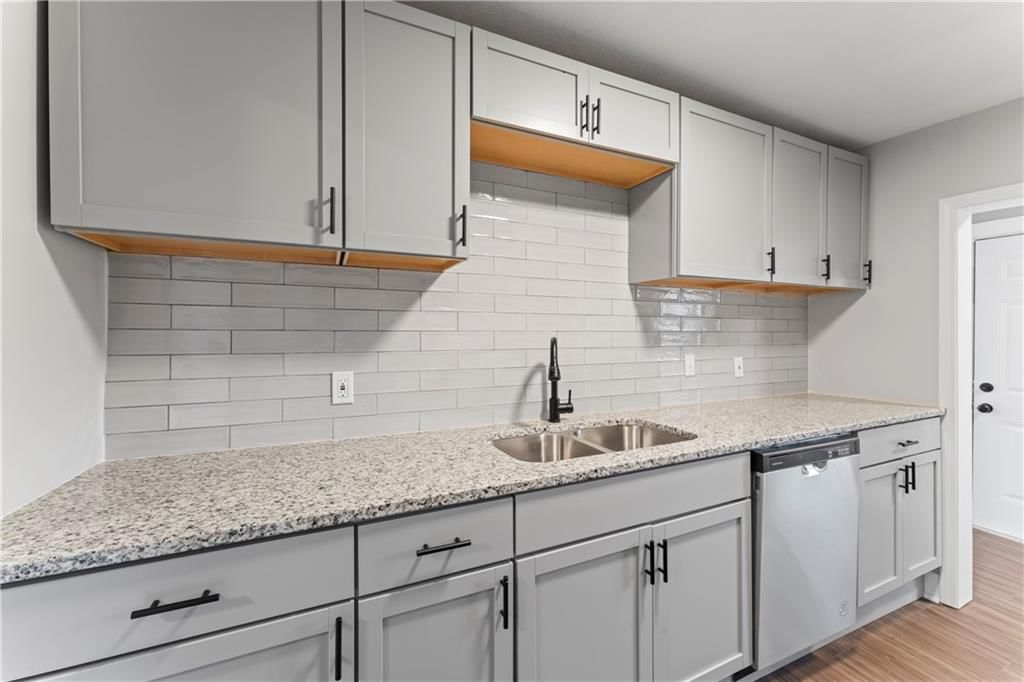 320 N Cedar Avenue — photo 13