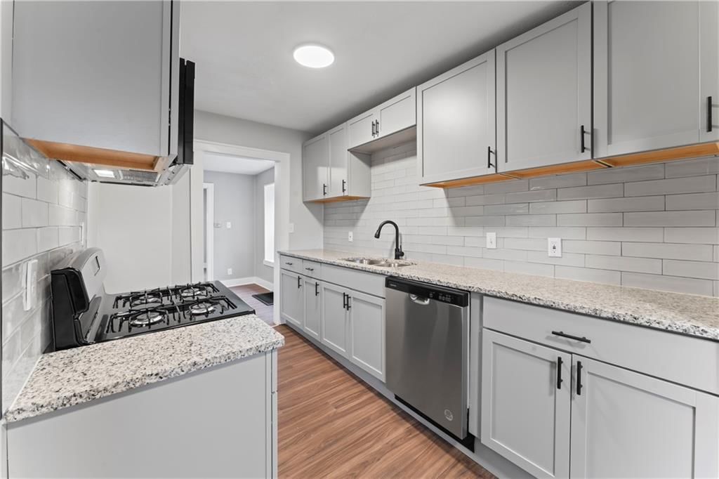 320 N Cedar Avenue — photo 15
