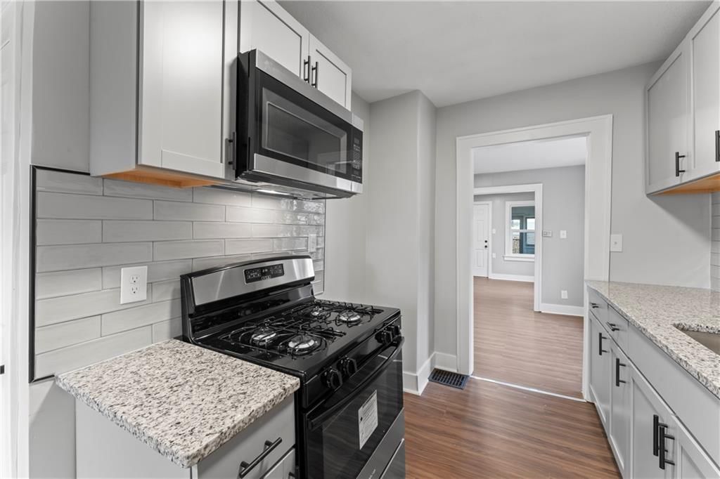 320 N Cedar Avenue — photo 16