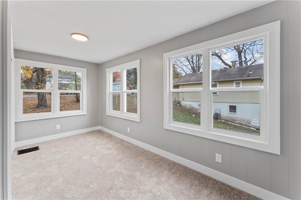320 N Cedar Avenue — photo 17