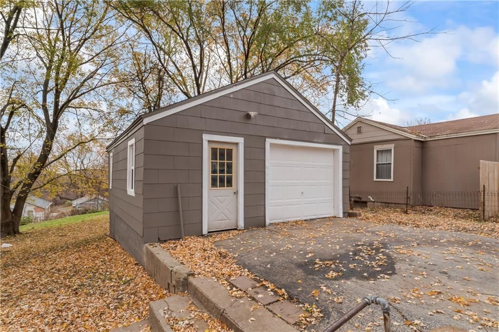 320 N Cedar Avenue — photo 35