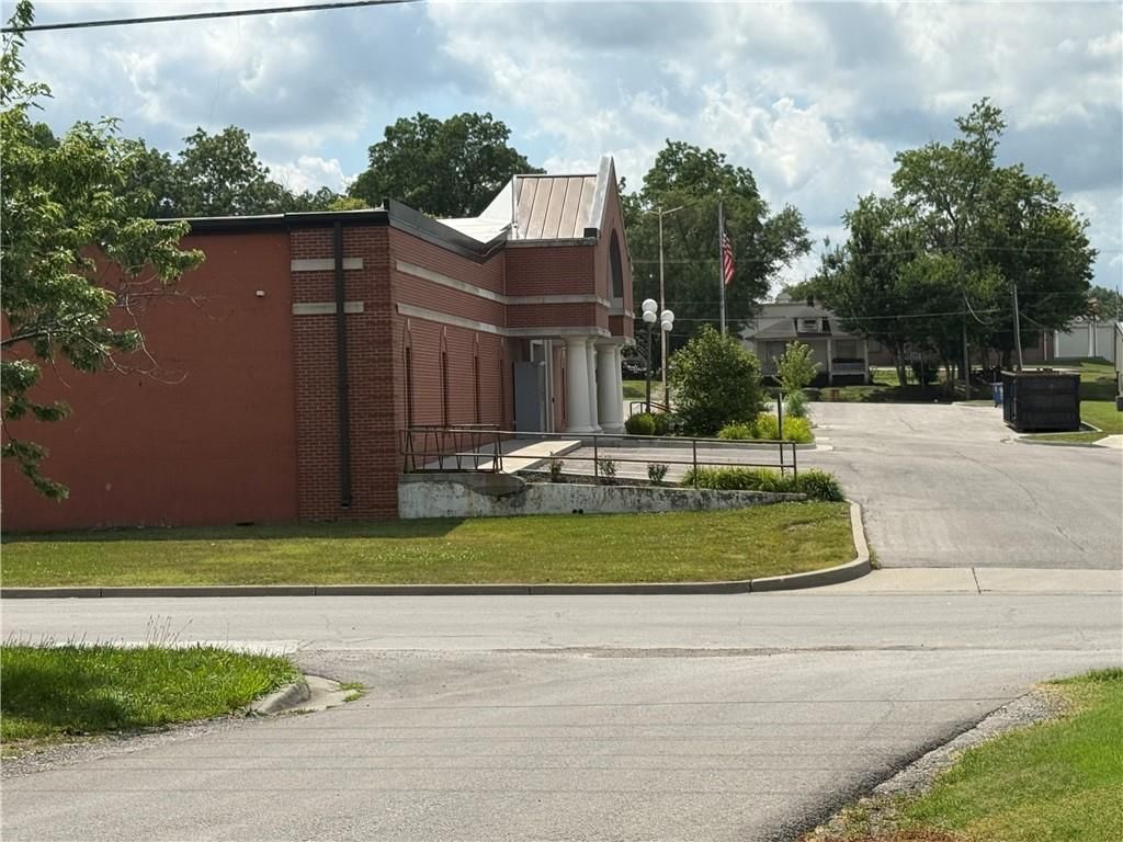 303 Bell Street — photo 6