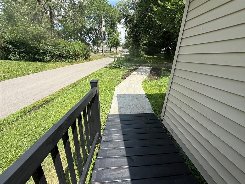 303 Bell Street — photo 7