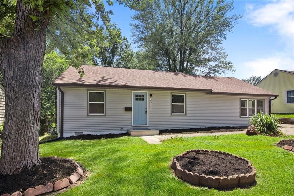 Photo 1 of 32 - 2611 Yates Avenue