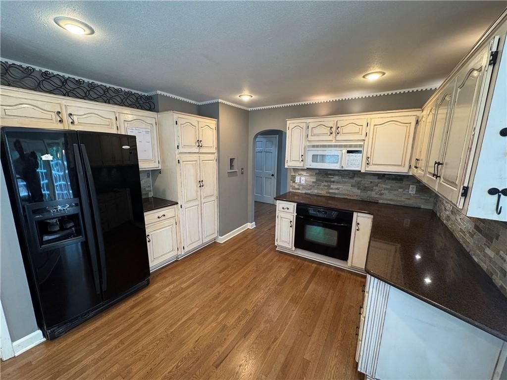 Photo 5 of 35 - 5104 S Yuma Court