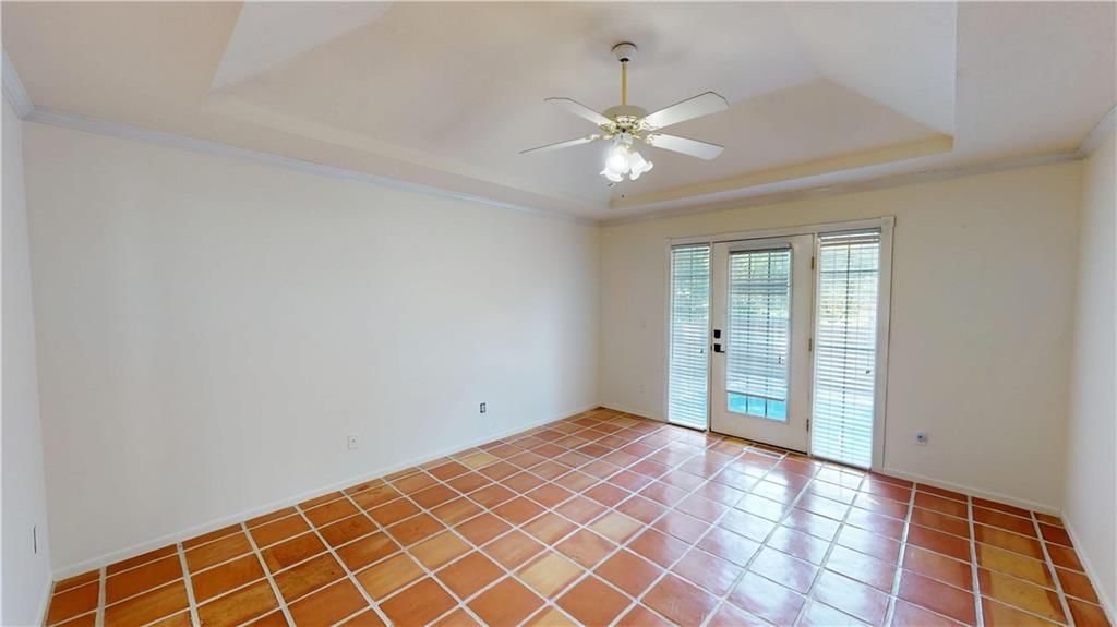 Photo 10 of 35 - 5104 S Yuma Court