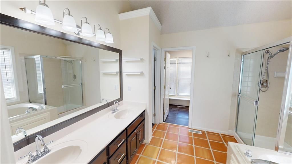 Photo 12 of 35 - 5104 S Yuma Court