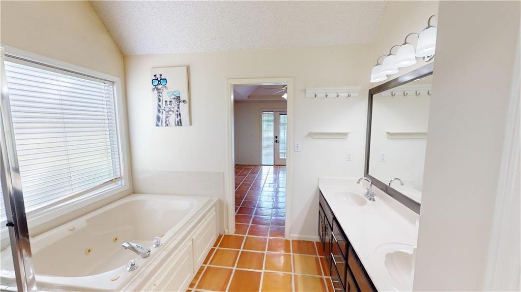 Photo 13 of 35 - 5104 S Yuma Court