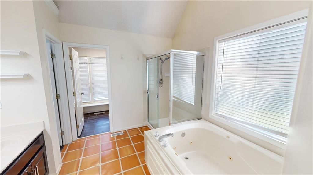Photo 14 of 35 - 5104 S Yuma Court