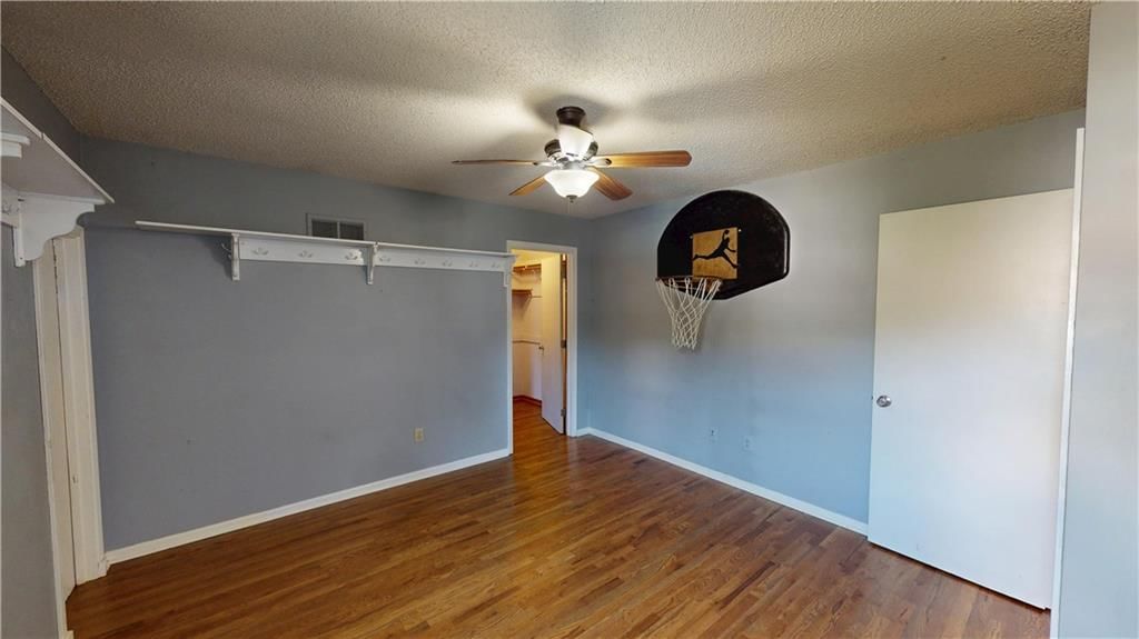 Photo 17 of 35 - 5104 S Yuma Court