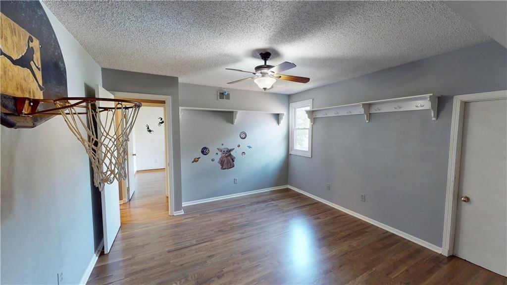 Photo 18 of 35 - 5104 S Yuma Court