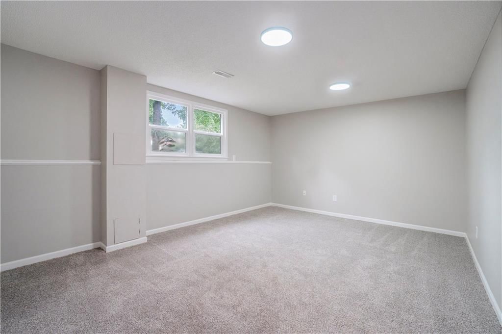 1105 N Halsey Terrace — photo 23