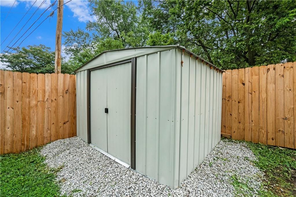 1105 N Halsey Terrace — photo 31
