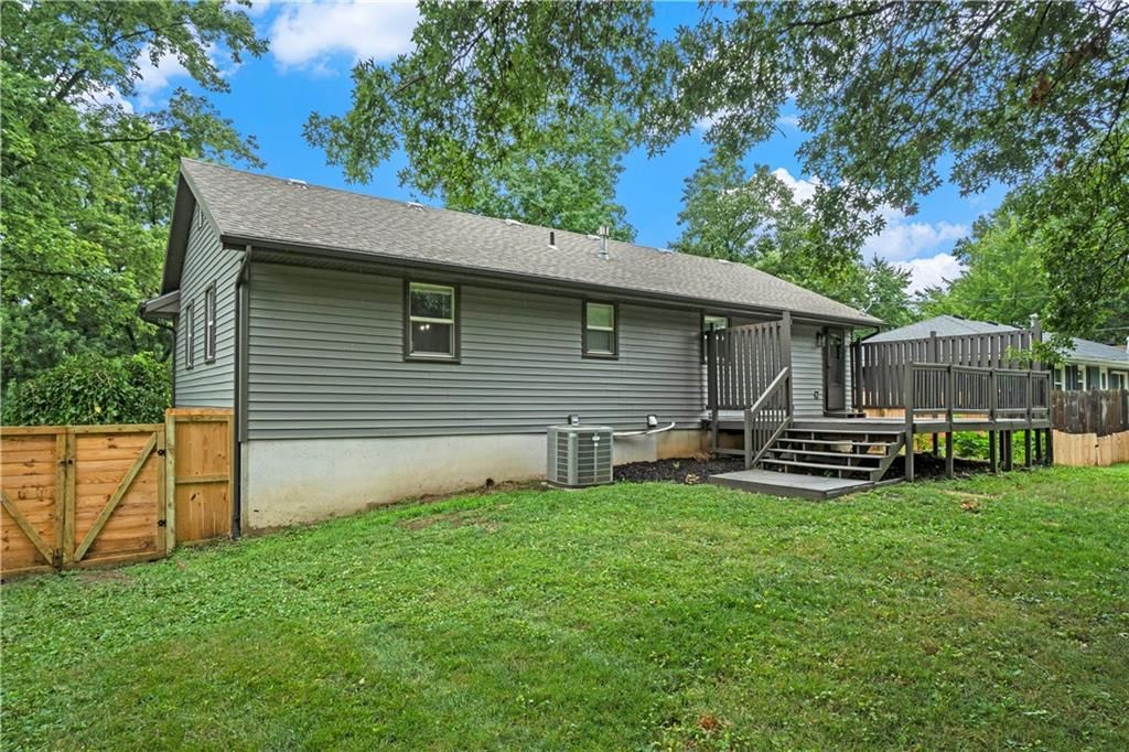 1105 N Halsey Terrace — photo 33