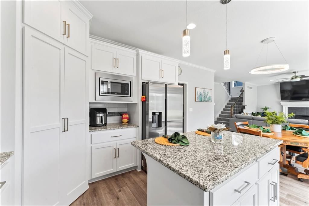 Photo 8 of 38 - 24983 W 150th Street