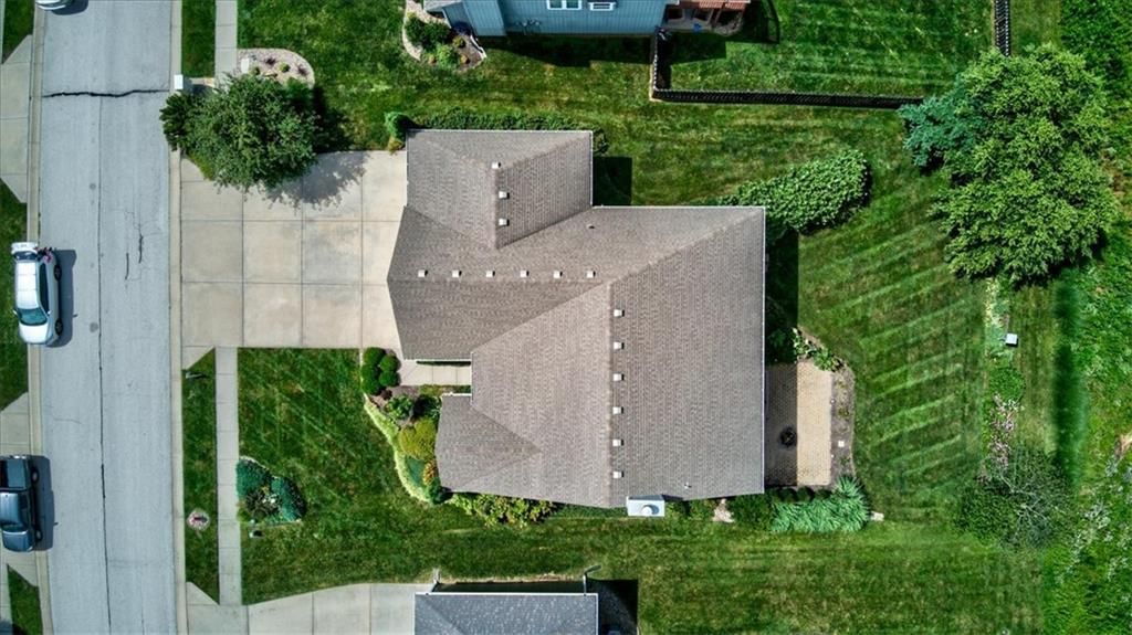 1910 Lake Drive — photo 33