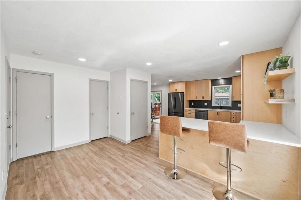 Photo 6 of 29 - 840 W Larkspur Street