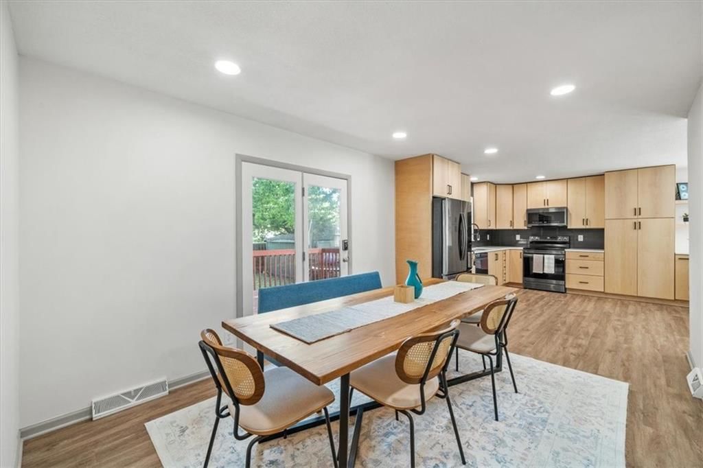 Photo 7 of 29 - 840 W Larkspur Street