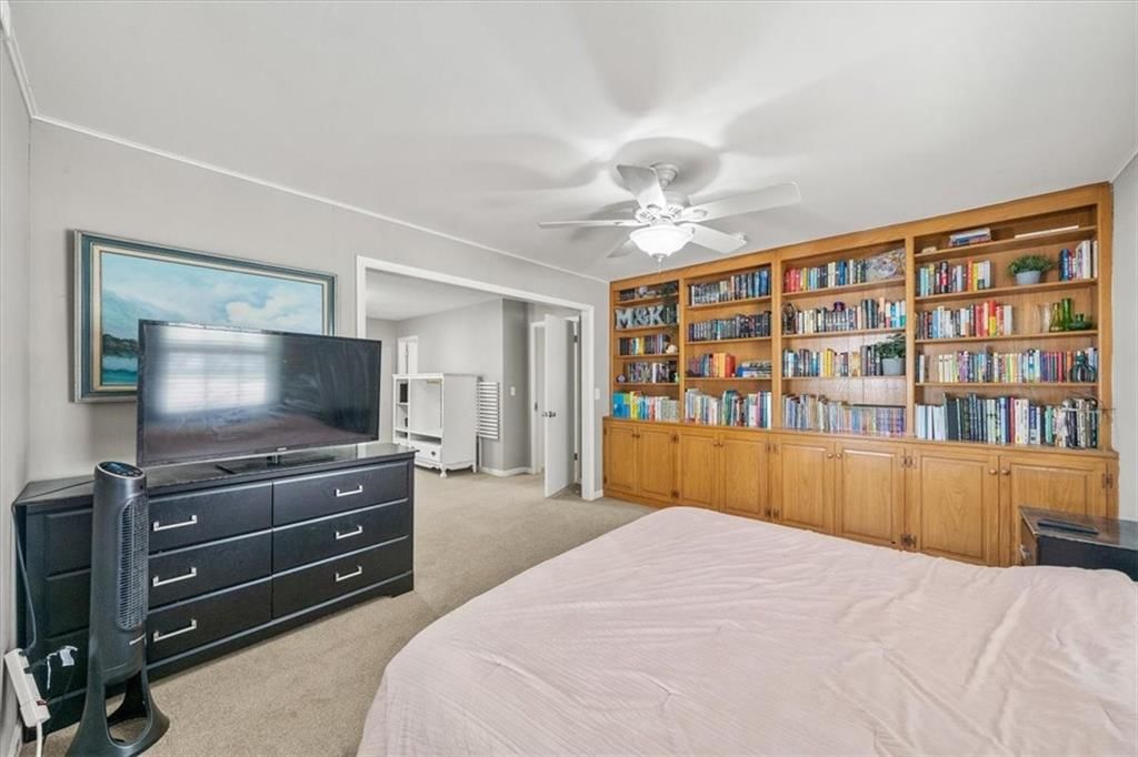 Photo 12 of 29 - 840 W Larkspur Street
