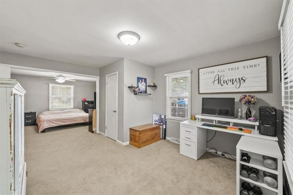 Photo 13 of 29 - 840 W Larkspur Street