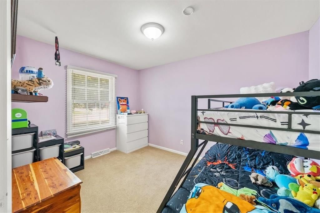 Photo 15 of 29 - 840 W Larkspur Street