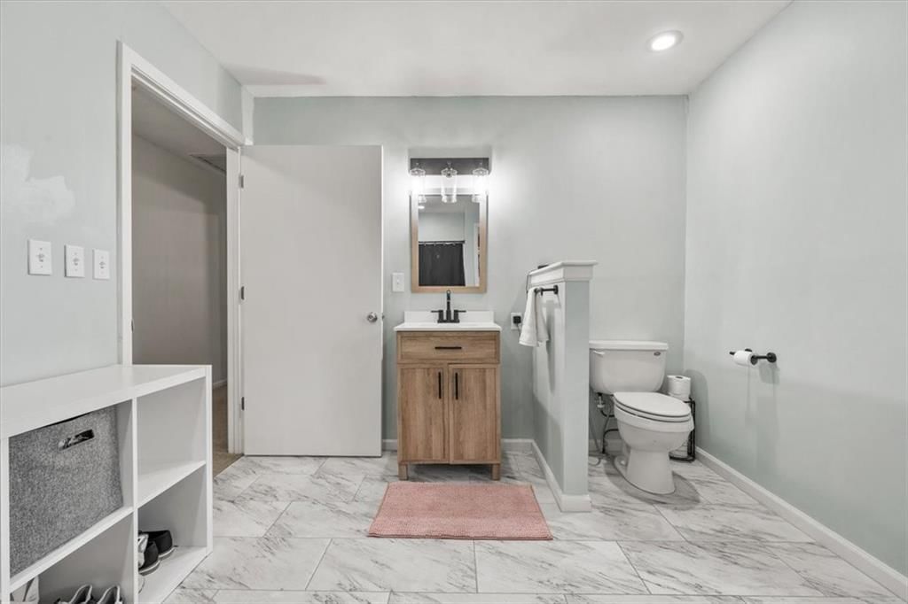 Photo 17 of 29 - 840 W Larkspur Street