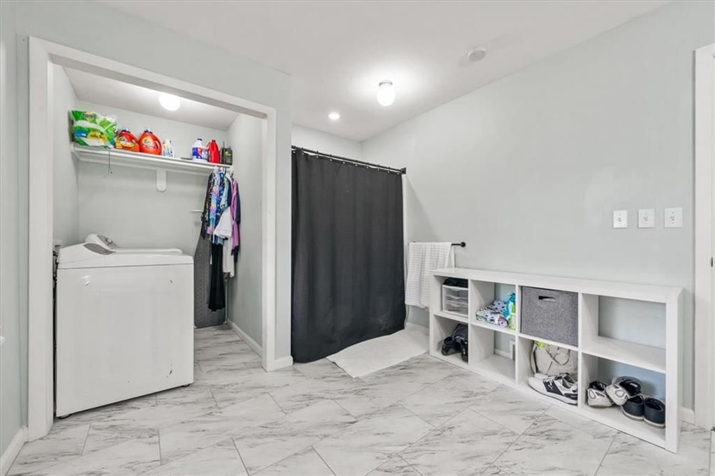 Photo 18 of 29 - 840 W Larkspur Street