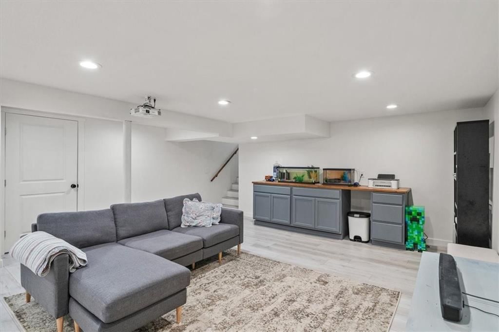 Photo 19 of 29 - 840 W Larkspur Street
