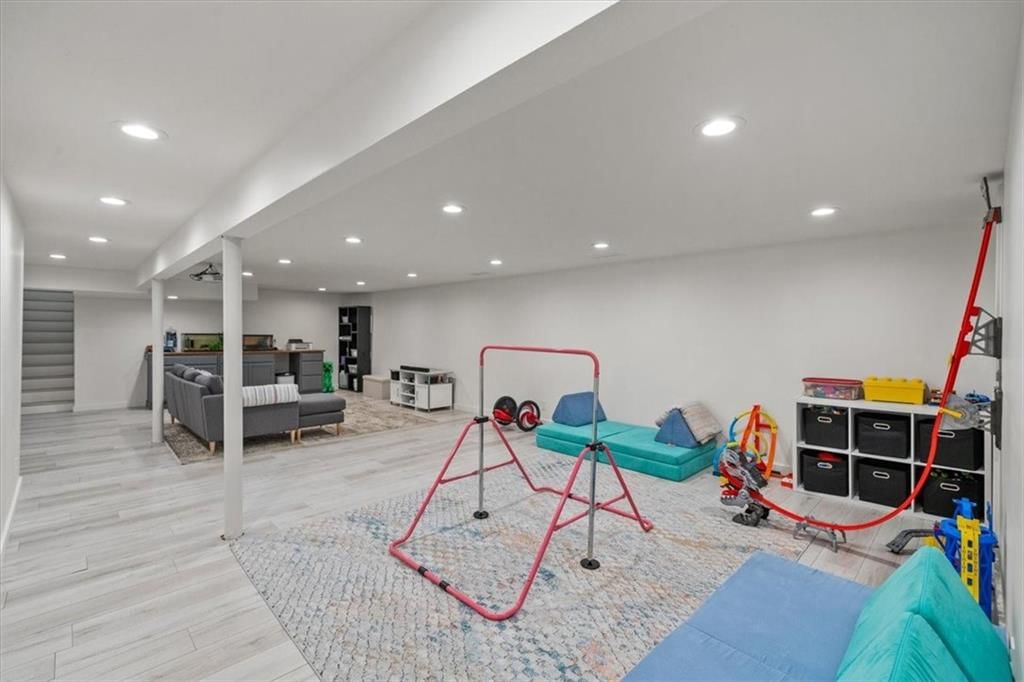 Photo 21 of 29 - 840 W Larkspur Street
