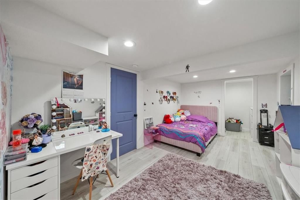 Photo 22 of 29 - 840 W Larkspur Street