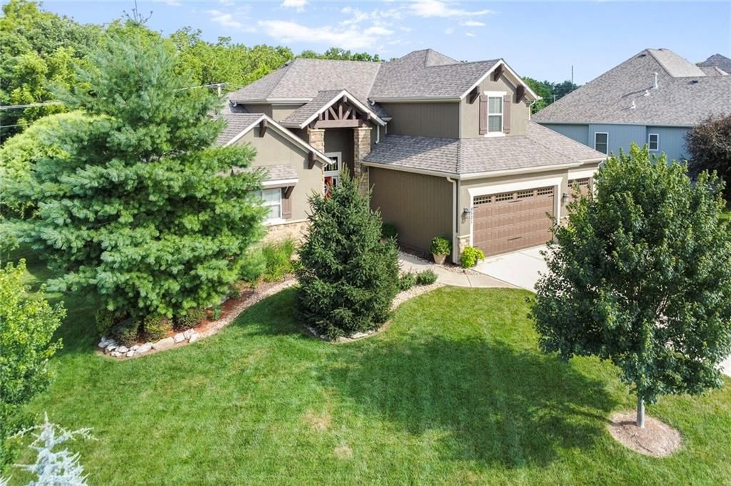 Photo 3 of 44 - 4521 LAKECREST Drive