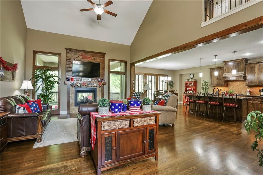 Photo 11 of 44 - 4521 LAKECREST Drive