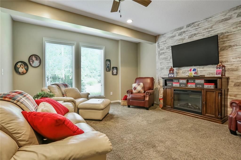 Photo 32 of 44 - 4521 LAKECREST Drive