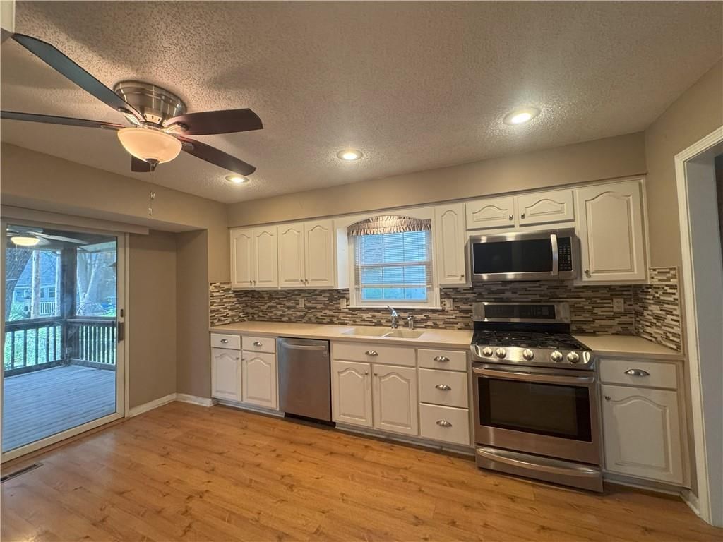 9818 Melrose Street — photo 3