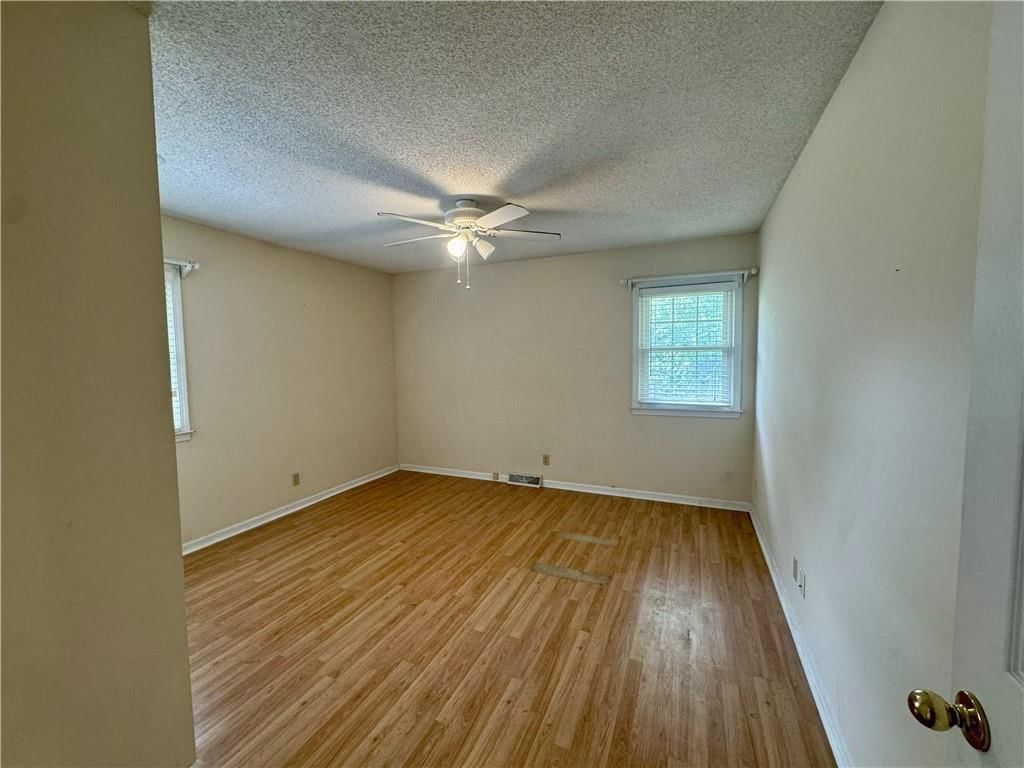 9818 Melrose Street — photo 15