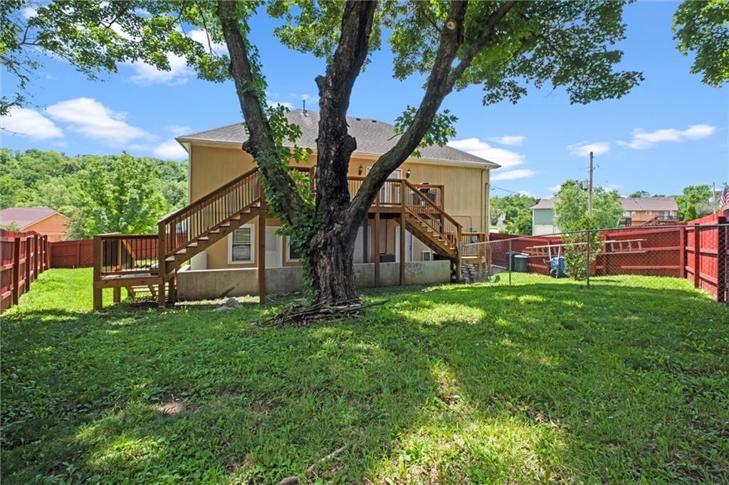 2248 Vilas Street — photo 30