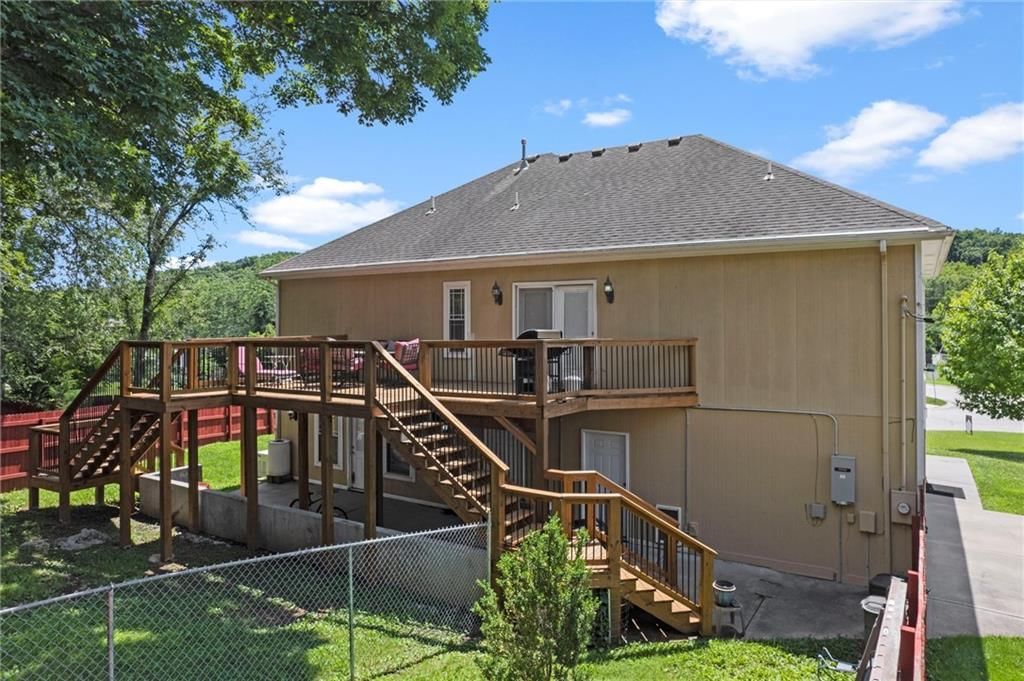 2248 Vilas Street — photo 32