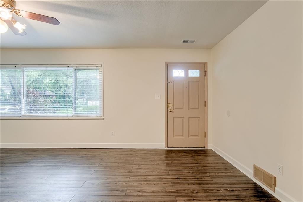 Photo 11 of 29 - 7566 Norwood Street