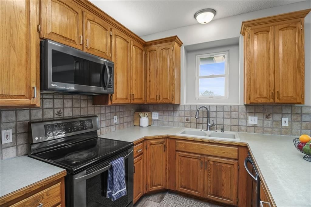 Photo 10 of 39 - 616 SW Shorthorn Drive