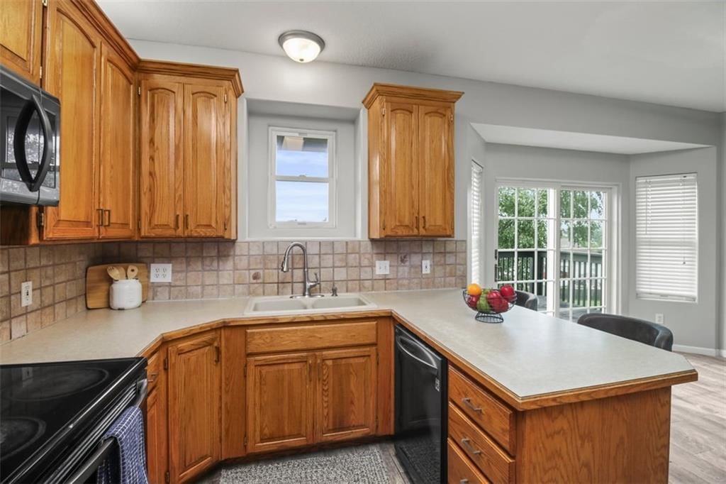 Photo 11 of 39 - 616 SW Shorthorn Drive