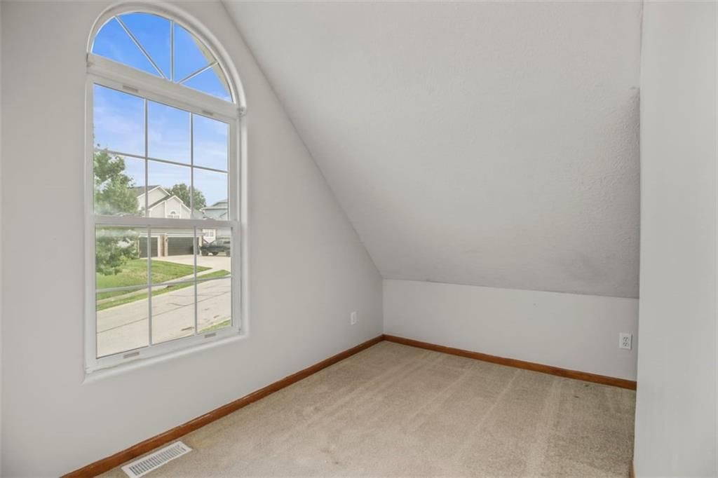 Photo 18 of 39 - 616 SW Shorthorn Drive