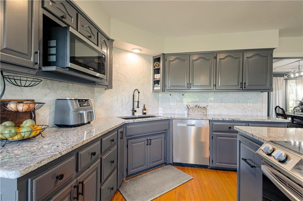 Photo 11 of 39 - 16618 NE 113th Street