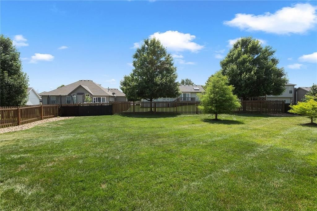 9008 N MERSINGTON Avenue — photo 41