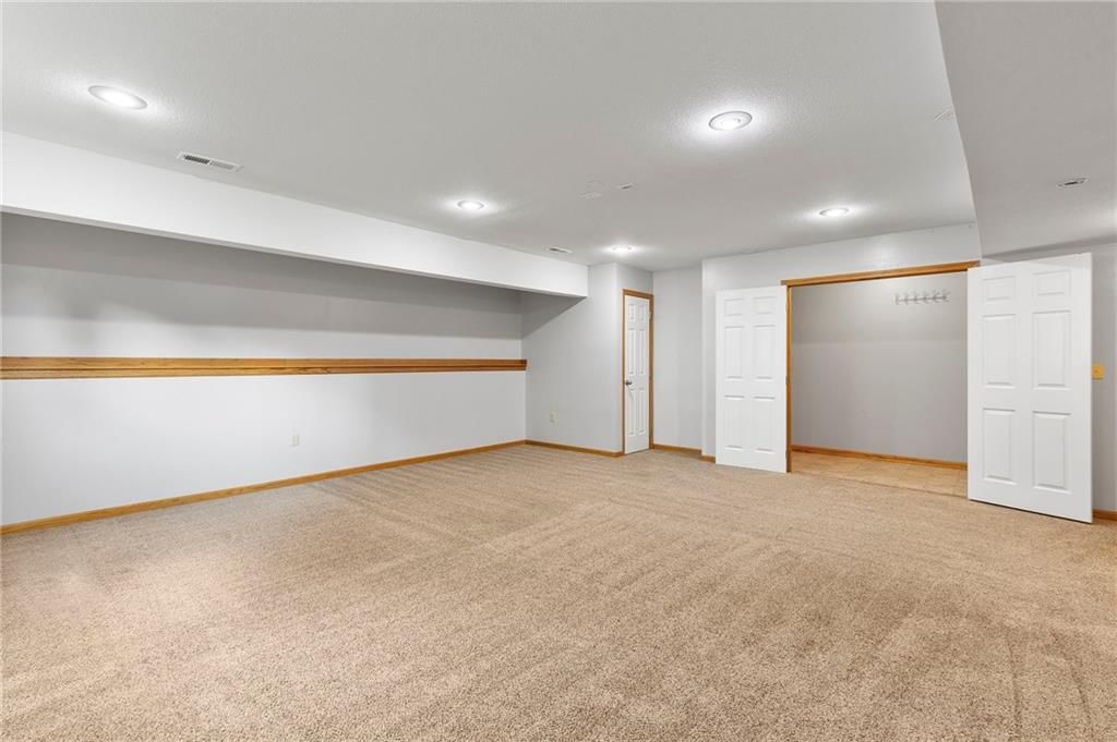 1405 Nottingham Drive — photo 27