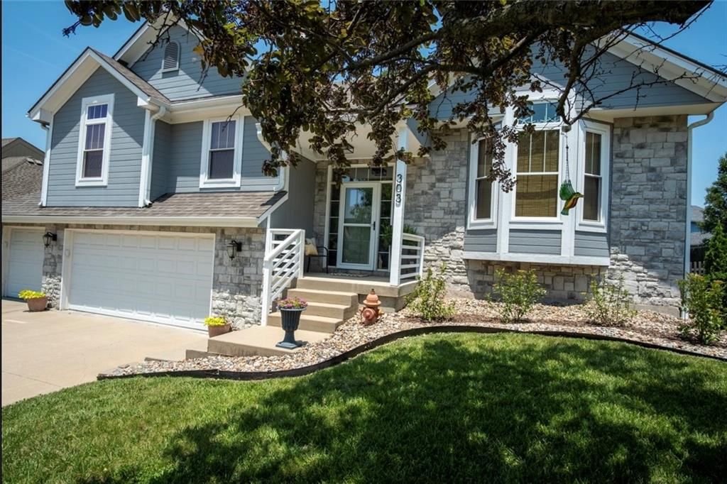 Photo 3 of 42 - 303 Shoreview Drive