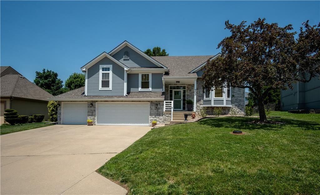 Photo 4 of 42 - 303 Shoreview Drive