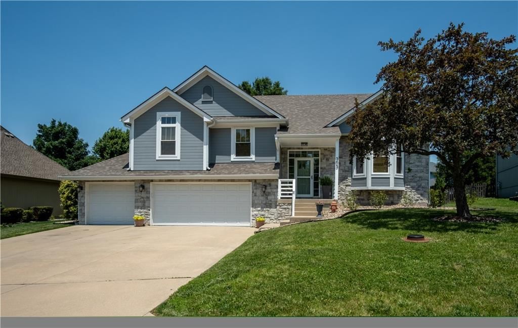 Photo 5 of 42 - 303 Shoreview Drive