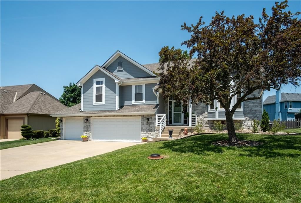 Photo 6 of 42 - 303 Shoreview Drive